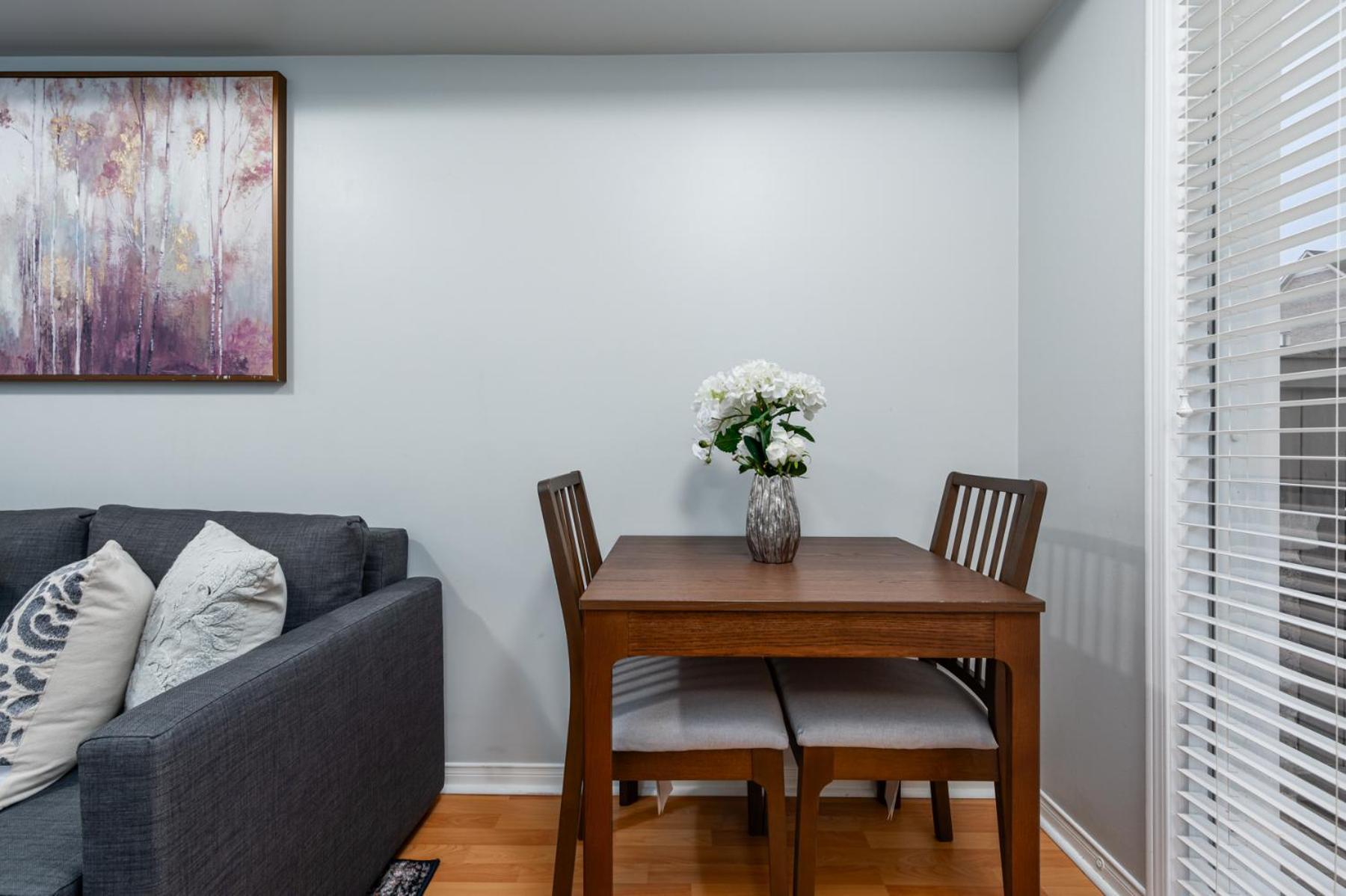 Отель 4975 Southampton Drive Миссиссага Экстерьер фото
