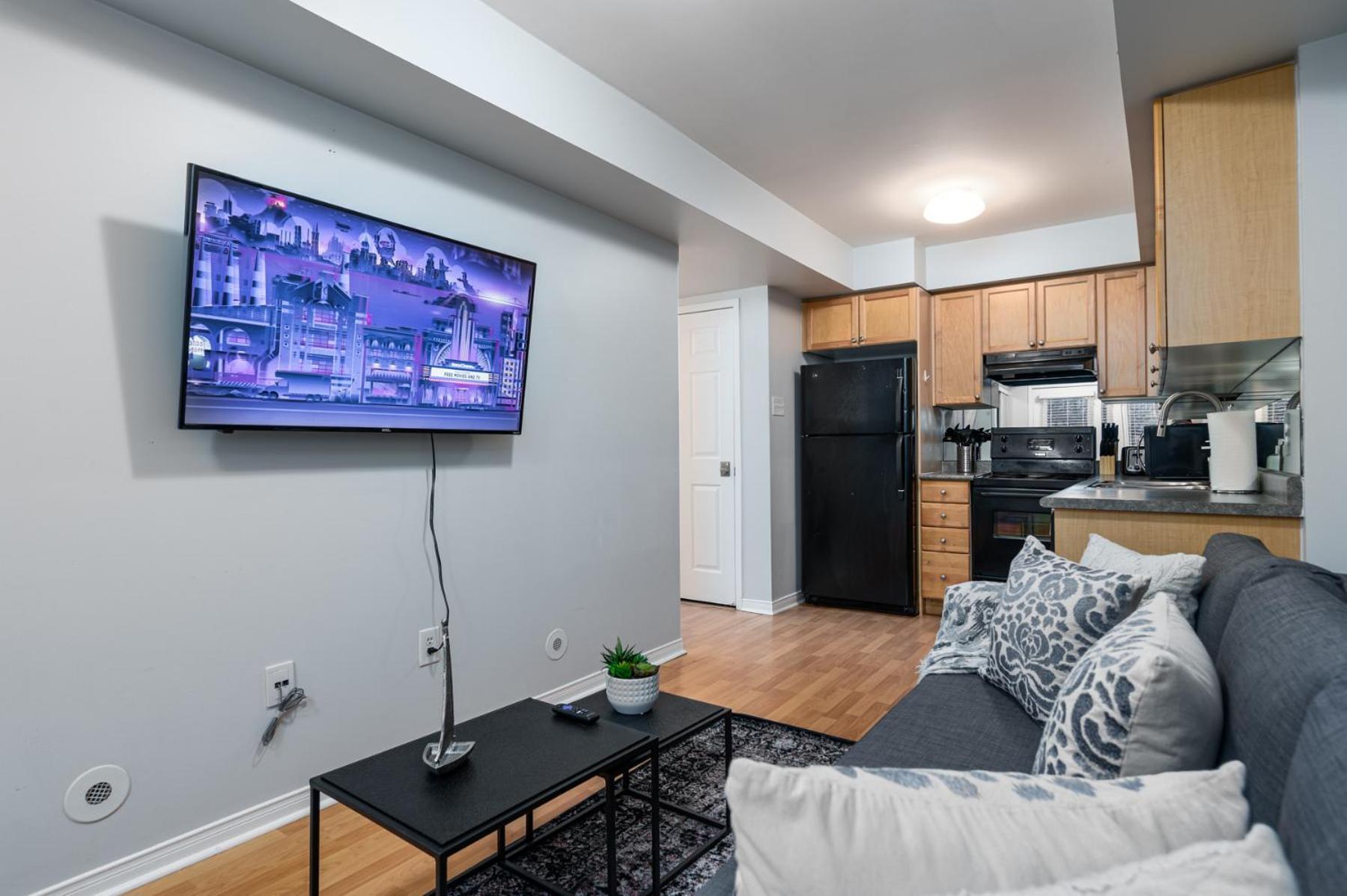 Отель 4975 Southampton Drive Миссиссага Экстерьер фото